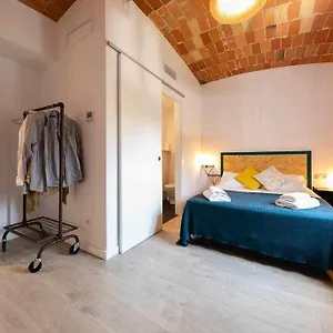 Pensión Newly Renovated W Pool & Bikeparking, Gerona